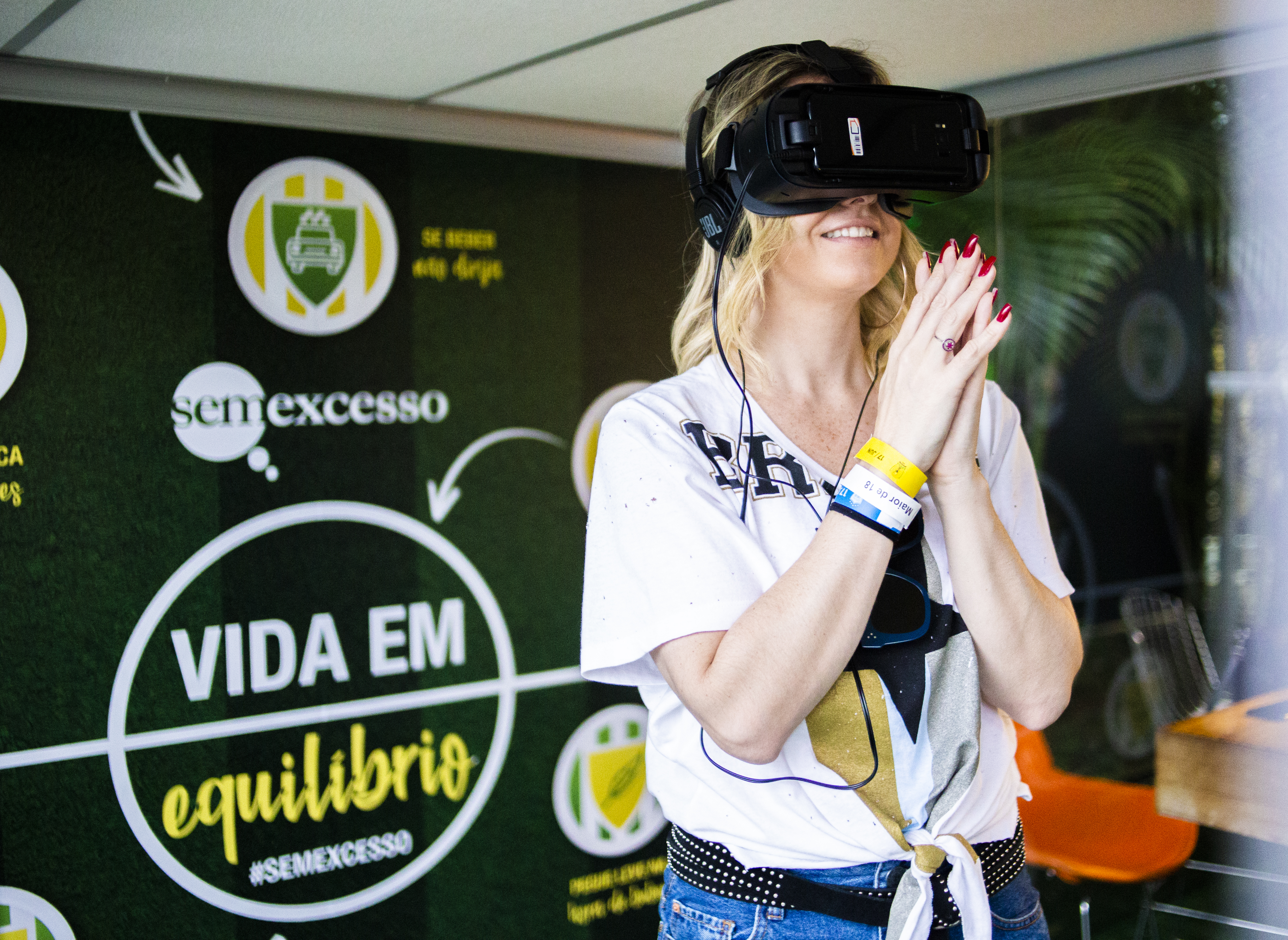 Sem Excesso torce pela seleção com espaço de realidade virtual